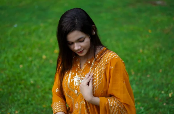 Pakistani Yellow Dress. - Image 4